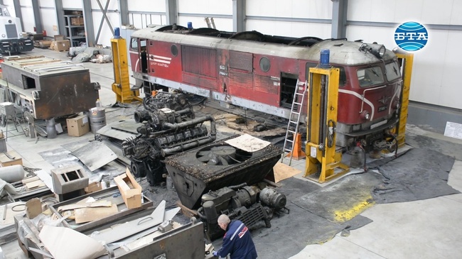 В Русе ремонтират локомотива от родопската теснолинейка