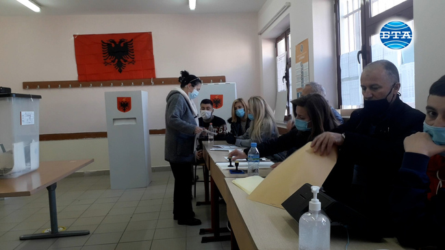 Парламентарните избори в Албания започнаха със значителна активност в сутрешните часове