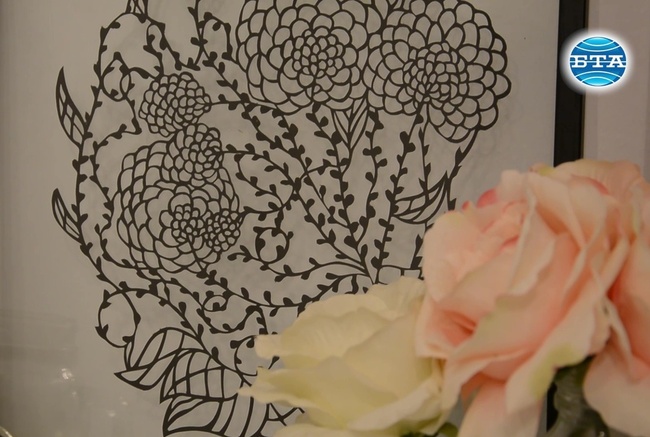 Варненка създава картини със скалпел