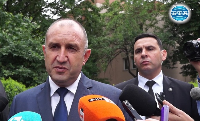 Румен Радев: Вярвам, че ЦИК и служебното правителство ще положат всички усилия, така че да се гарантира машинният вот на предстоящите избори