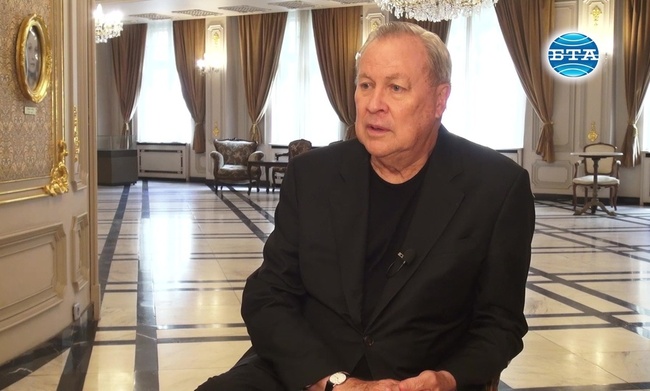 Интервю с режисьора Робърт Уилсън