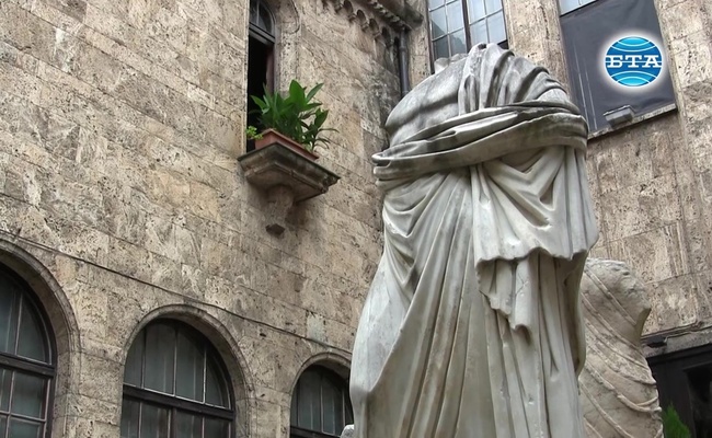 Иманярски екшън със статуята на гръцкия бог на медицината Асклепий 