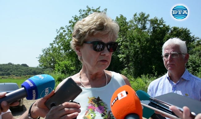 Министър Комитова инспектира Лот 5 на АМ "Хемус"