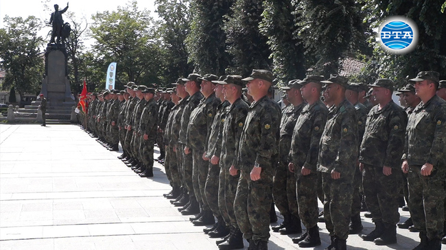 С тържествен ритуал в Карлово разфомироваха 42 български военен контингент за участие в мисия в Афганистан