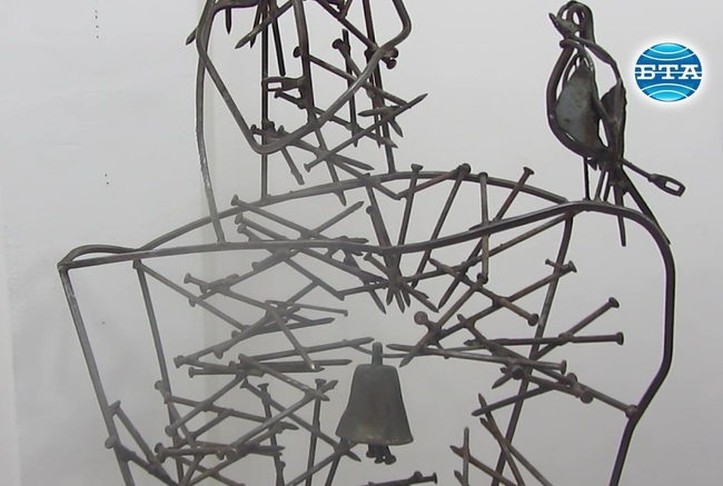 Птицата като символ на надежда пресъздават доц. Валентин Савчев и д-р Румен Кожухаров в Перник