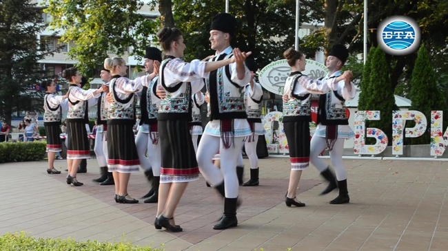 "Фолклор без граници" в Добрич