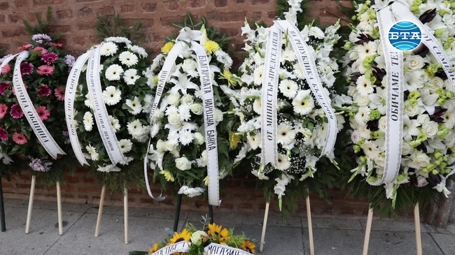 Стотици се простиха с Радосвет Радев в църквата "Света София"