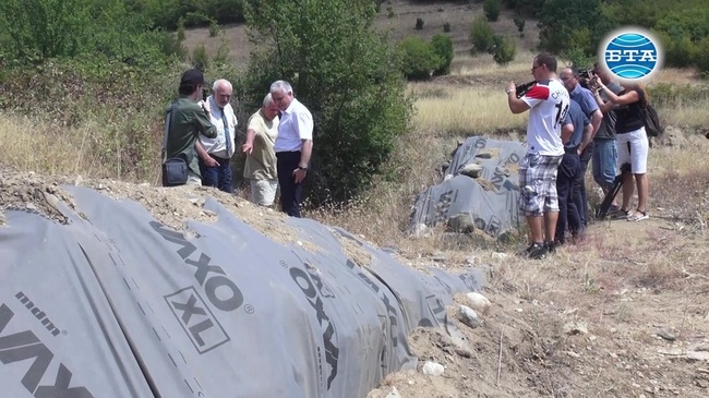 Министърът на културата посети археологическите разкопки край карловското село Васил Левски  