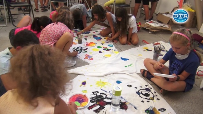 Науката вдъхнови деца да творят по време на хепънинг, който е част от Лятната академия за деца и ученици към НХА
