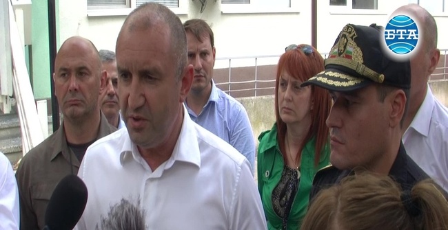 Все още не са изчерпани всички възможности за съставяне на правителство, каза президентът Румен Радев