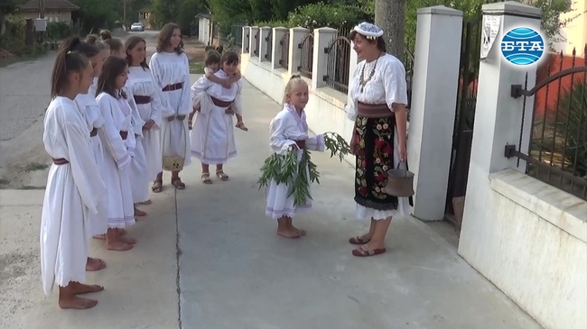 Стародавен обичай за дъжд в Ново село