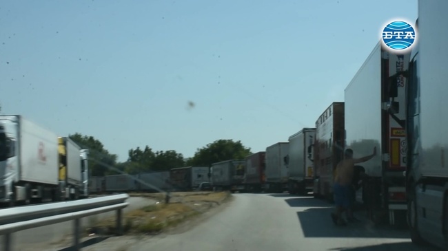 Над 10 километра бе днес опашката от товарни автомобили на Дунав мост 2 при Видин-Калафат