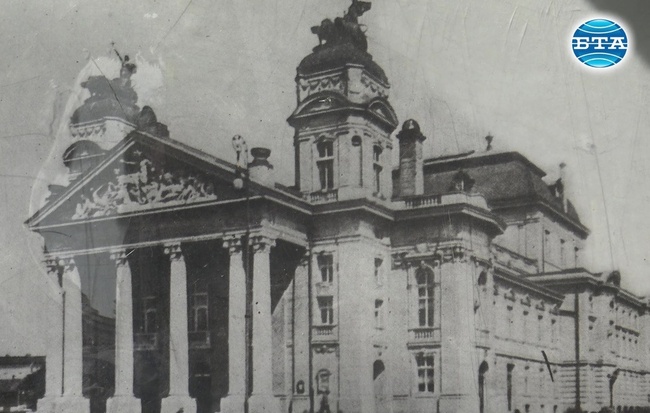 Изложбата "Вазов в София" бе открита в градинката пред Народния театър