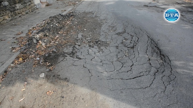 Жители на ловешки села сигнализират за разбита инфраструктура от камионите за строежа на АМ "Хемус"