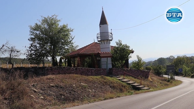 Дървена джамия на над 500 години събира мюсюлмани в омуртажкото село Рътлина