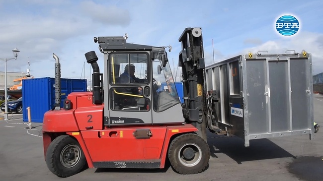 Баржите за претоварване на заседналия кораб пристигнаха във Варна
