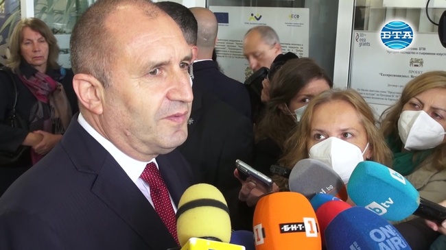 Държавният глава Румен Радев заяви, че във всички кандидати за президент вижда сериозен опонент и не ги дели по никакви признаци