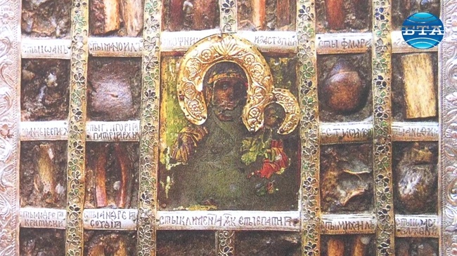 Изложбата "Чудотворни икони и свети мощи на Балканите" беше открита в рамките на XVI световна среща на българските медии