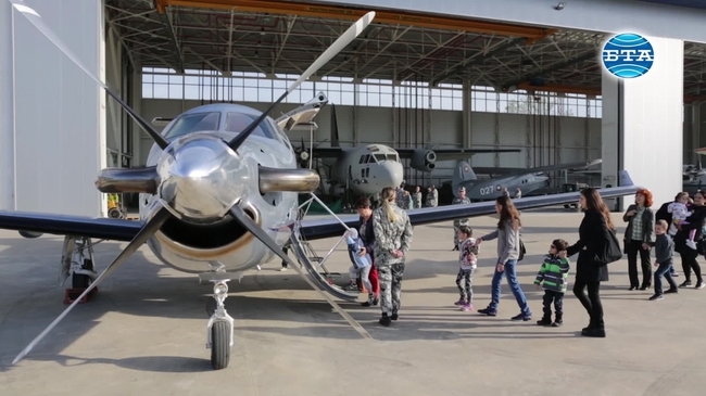 Ден на отворените врати в авиобаза Враждебна