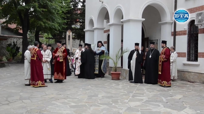 Българският патриарх Неофит пристигна в Стара Загора, за да присъства на тридневните официални чествания на 50-та годишнина от интронизацията на Старозагорския митрополит Панкратий