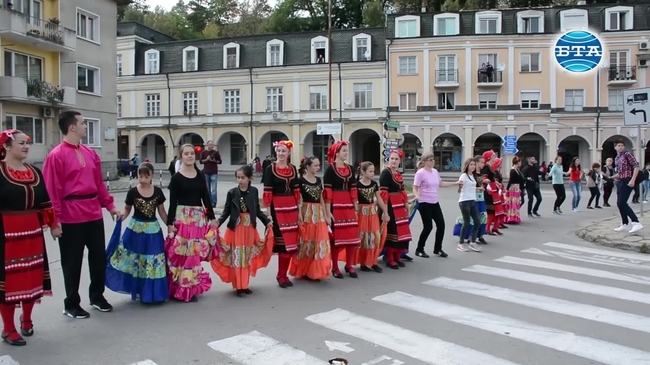 С хоро на два моста премина Празникът на покрития мост в Ловеч