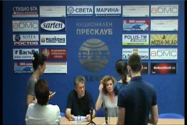 Плевенска филхармоиния - пресконференция на директора ЛЮБОМИР ДЯКОВСКИ и певицата ЛЮСИ ДЯКОВСКА