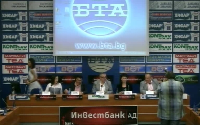 СВЕТОВНО STREET FASHION SHOW на 24.05.2015 г. - българският танц и световната мода, обединени в общ проект! Магията на българския танц завладява целия свят!