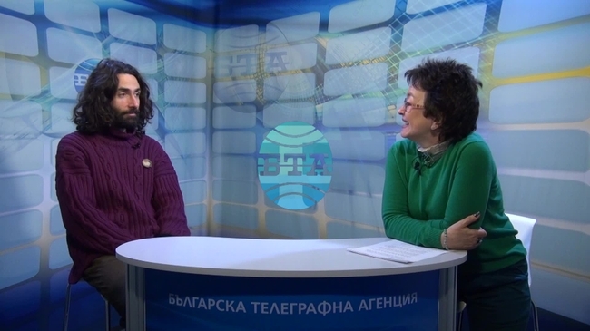 Юлиян Табаков, сценограф, художник, фотограф: Мамето ме вдъхнови да направя портрет на старостта