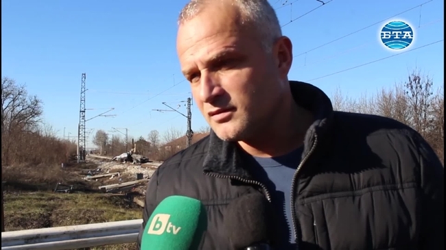 Бърз влак е блъснал лек автомобил на жп прелез в с. Лесичери