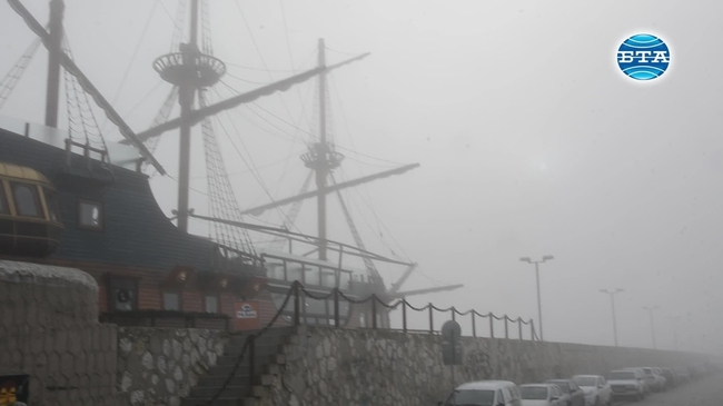 Гъста мъгла затвори пристанище Варна