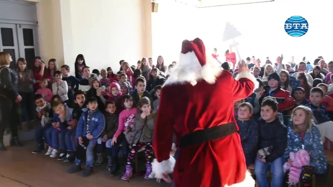 Столична община с Коледна програма в Босилеград
