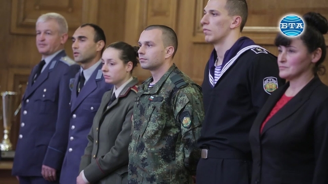 Министрите Красимир Каракачанов и Красен Кралев наградиха най-добрите военнослужещи спортисти