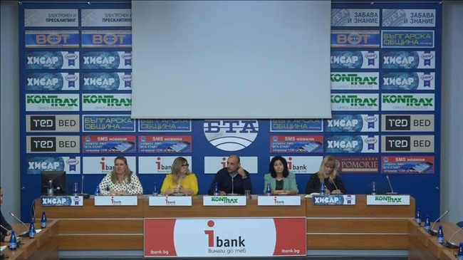 На кого пречи приемната грижа? Открито за приемната грижа, „децата касички”, „мащехите на заплата” и обществената отговорност за децата в риск.