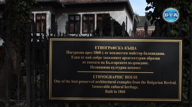 Деца пресъздадоха коледни обичаи в Етнографската къща в Добрич
