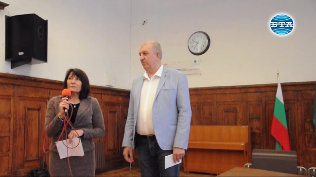 Владимир Тошев връчи стипендия на талантлива ученичка от видинското училище "Цар Симеон Велики"