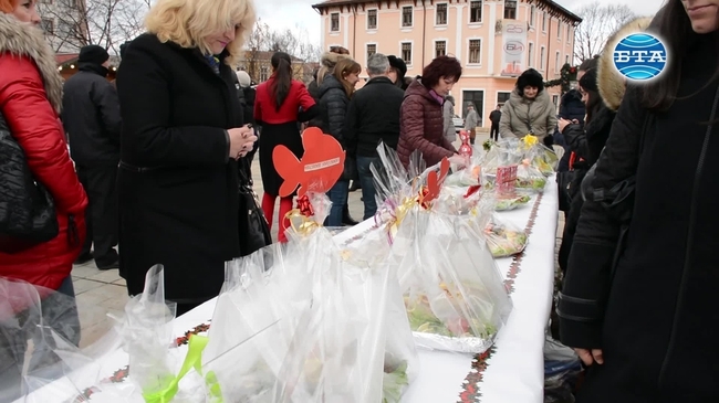 Враца възроди старата традиция да се чества Никулден на централния площад