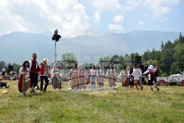 Разлог - Предел - "Пирин пее" - народен събор