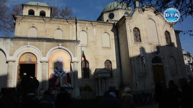 Във Варна отбелязаха днешния празник с военен ритуал и молебен
