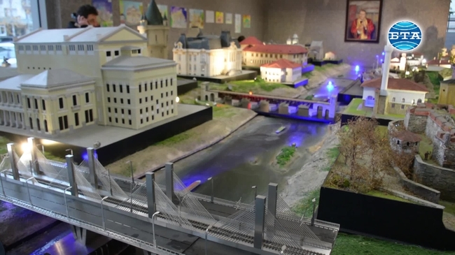 Умалени модели на 45 културно-исторически обекта на България и Румъния са показани в Русе