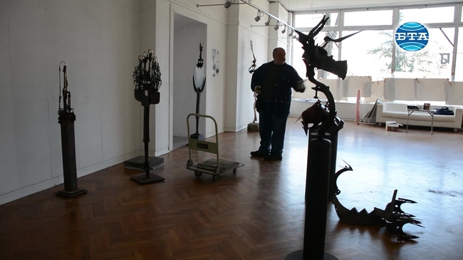 Скулпторът Огнян Петков с изложба в Бургас