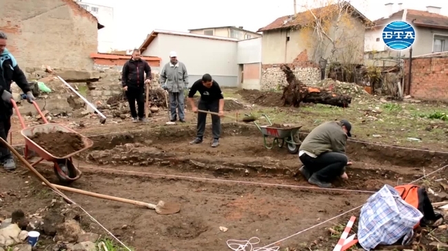 Сграда от римската епоха откриха археолози при разкопки в Мездра