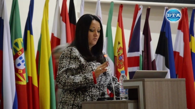 Министър Лиляна Павлова на среща дискусия в Стара Загора