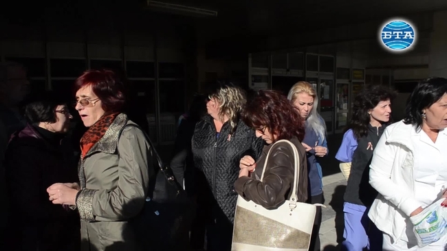 Медицинските сестри от МБАЛ-Добрич излязоха на протест