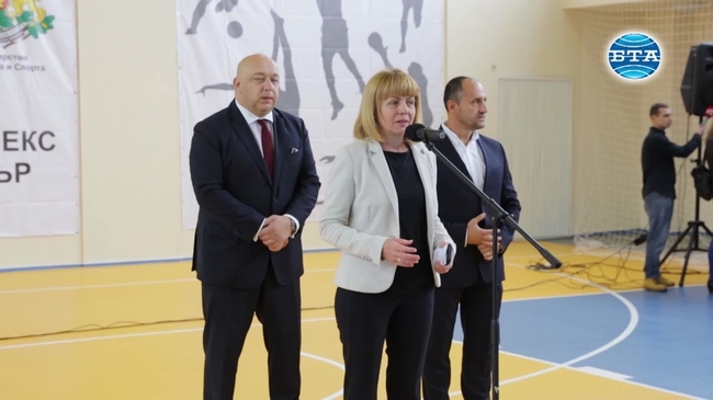 Откриха реновираните зали и плувен басейн на "Академика 4 км"