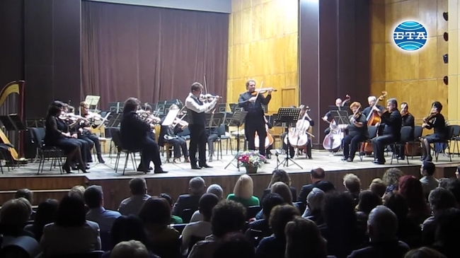 Блестящ концерт на Веско Ешкенази и Мартин Пантелеев с Плевенската филхармония.
