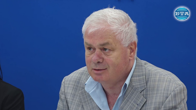 Новият участък от автомагистрала „Струма“, част от който е тунел „Железница“, е наситен с инженерни решения, каза ръководителят на проекта инж. Красимир Найденов