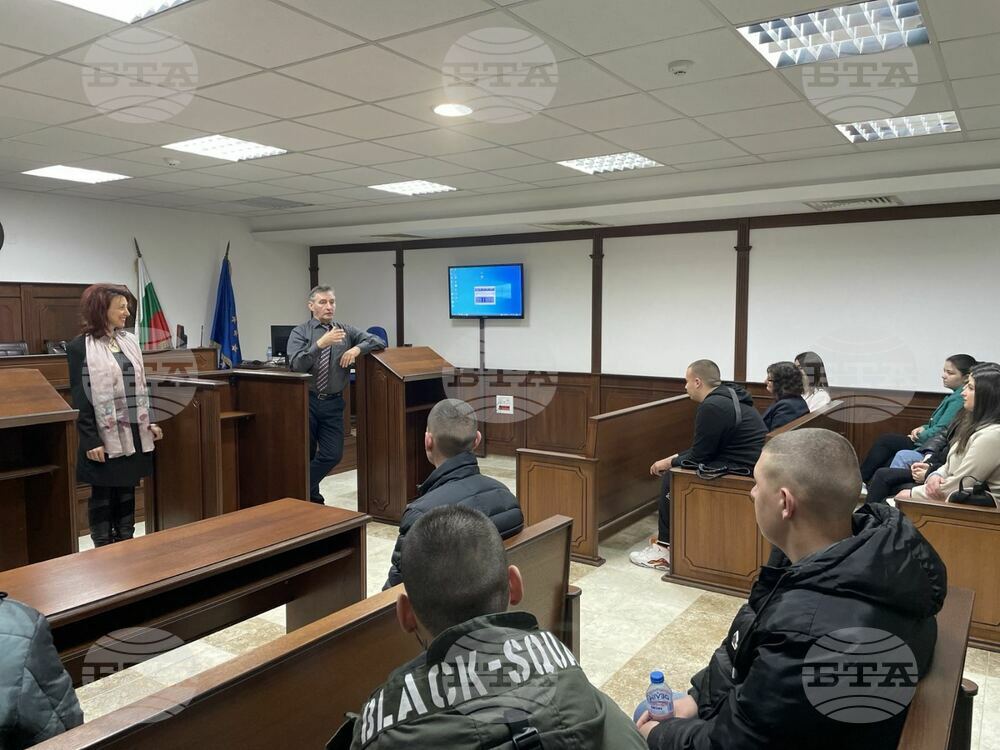 Студенти от ВСУ „Черноризец Храбър“ проведоха практическо обучение в Административния съд в Смолян