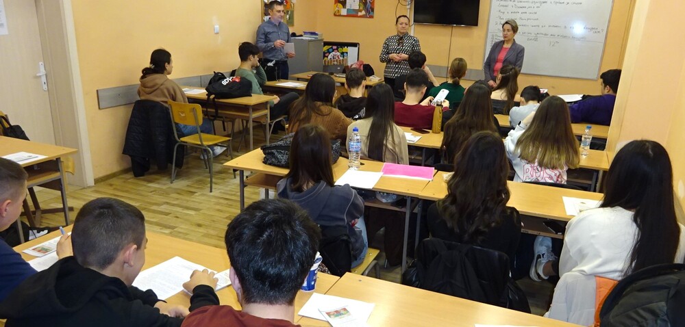 Окръжен съд – Разград: Магистрати представиха професиите „съдия“, „прокурор“, „следовател“ пред десетокласници в ППМГ „Акад. Никола Обрешков“