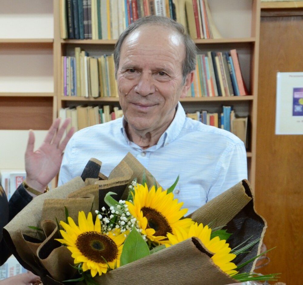 Кърджалийският математик Вълчо Милчев издаде седмата си книга, този път в електронен вариант