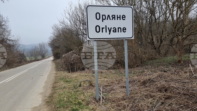 Временно е ограничено движението по пътя Ловеч – Угърчин в участъка Орляне – Угърчин поради свличане на земна маса